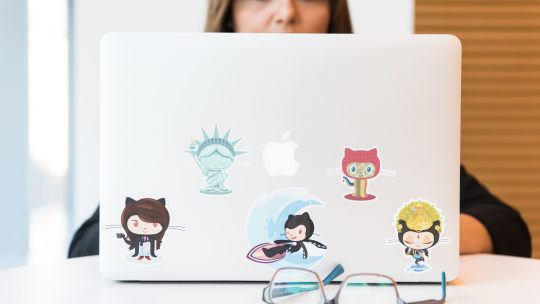 Brug klistermærker som pynt, reklame og meget mere